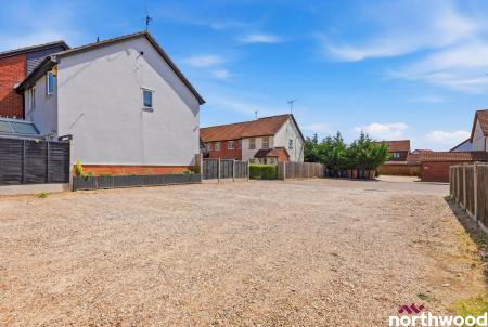 3 bedroom Terraced House to let in Sheppard Drive, Chelmsford, CM2