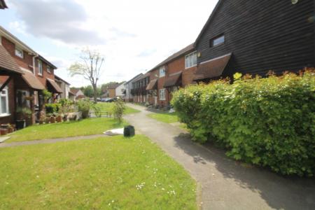 3 bedroom Terraced House to let in Sheppard Drive, Chelmsford, CM2