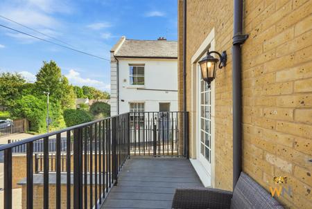 1 bedroom Flat for sale in 2 Primrose Hill, Crown Street, Brentwood, CM14
