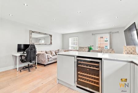1 bedroom Flat for sale in 2 Primrose Hill, Crown Street, Brentwood, CM14