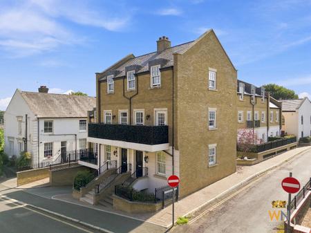 1 bedroom Flat for sale in 2 Primrose Hill, Crown Street, Brentwood, CM14
