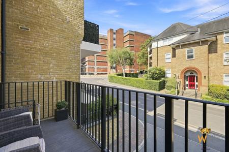 1 bedroom Flat for sale in 2 Primrose Hill, Crown Street, Brentwood, CM14