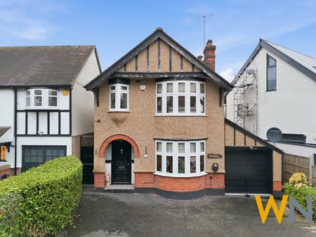 4 bedroom Detached house for sale in Alexander Lane, Shenfield, Brentwood, CM15