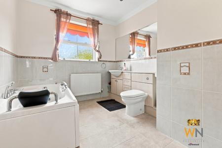 5 bedroom Detached house for sale in Arbour Lane, Springfield, Chelmsford, CM1