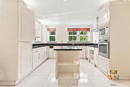 5 bedroom Detached house for sale in Arbour Lane, Springfield, Chelmsford, CM1