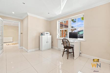 5 bedroom Detached house for sale in Arbour Lane, Springfield, Chelmsford, CM1