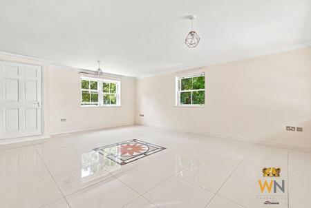 5 bedroom Detached house for sale in Arbour Lane, Springfield, Chelmsford, CM1