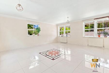 5 bedroom Detached house for sale in Arbour Lane, Springfield, Chelmsford, CM1