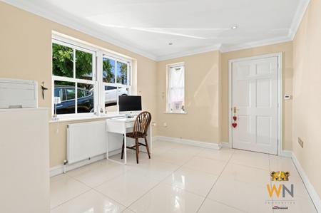 5 bedroom Detached house for sale in Arbour Lane, Springfield, Chelmsford, CM1
