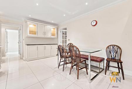 5 bedroom Detached house for sale in Arbour Lane, Springfield, Chelmsford, CM1