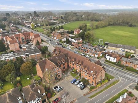 1 bedroom Flat for sale in Chelmsford Road, Shenfield, Brentwood, CM15