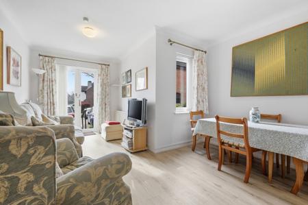 1 bedroom Flat for sale in Chelmsford Road, Shenfield, Brentwood, CM15
