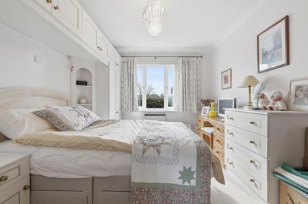 1 bedroom Flat for sale in Chelmsford Road, Shenfield, Brentwood, CM15