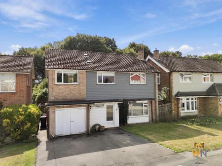 5 bedroom Detached house for sale in Clifton Way, Hutton, CM13