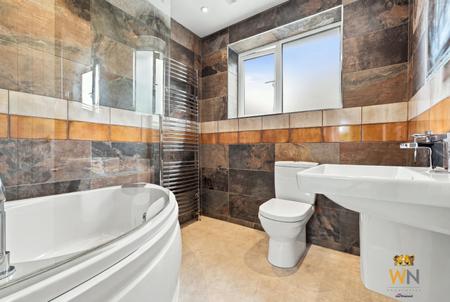 5 bedroom Detached house for sale in Clifton Way, Hutton, CM13