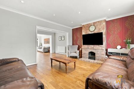 5 bedroom Detached house for sale in Clifton Way, Hutton, CM13