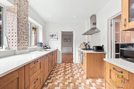 5 bedroom Detached house for sale in Clifton Way, Hutton, CM13
