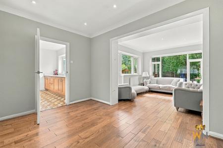 5 bedroom Detached house for sale in Clifton Way, Hutton, CM13