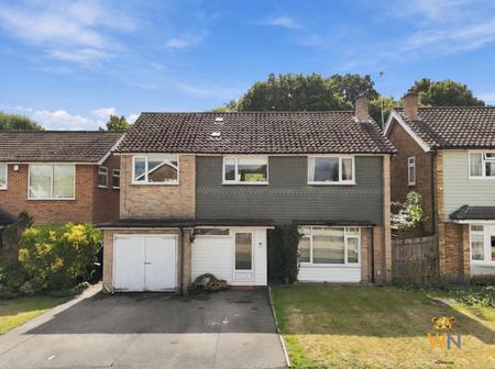 5 bedroom Detached house for sale in Clifton Way, Hutton, CM13