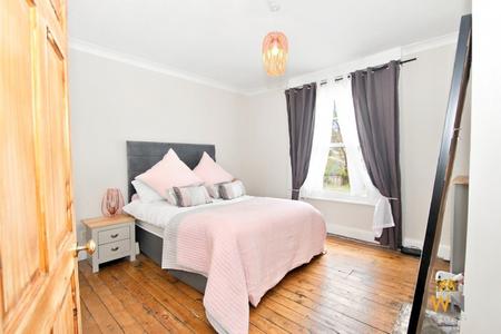 2 bedroom Semi-detached house for sale in Douglas Road, Hornchurch, RM11