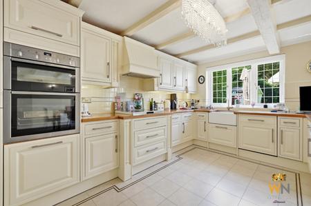 4 bedroom Detached house for sale in Heronway, Shenfield, Brentwood, CM13
