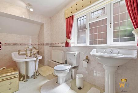 4 bedroom Detached house for sale in Heronway, Shenfield, Brentwood, CM13