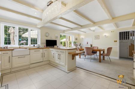 4 bedroom Detached house for sale in Heronway, Shenfield, Brentwood, CM13