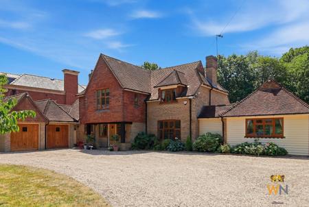 4 bedroom Detached house for sale in Heronway, Shenfield, Brentwood, CM13