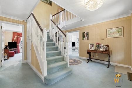 4 bedroom Detached house for sale in Heronway, Shenfield, Brentwood, CM13