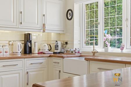 4 bedroom Detached house for sale in Heronway, Shenfield, Brentwood, CM13