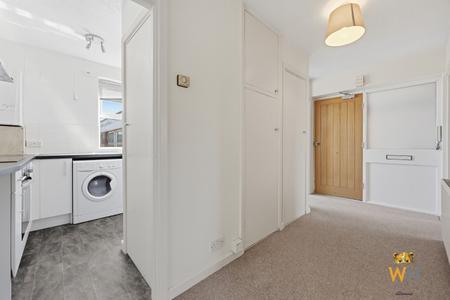 2 bedroom Flat for sale in Hutton Road, Shenfield, Brentwood, CM15