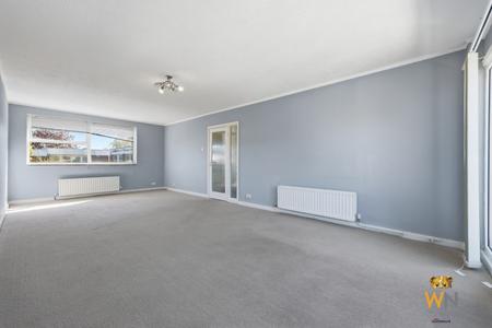 2 bedroom Flat for sale in Hutton Road, Shenfield, Brentwood, CM15