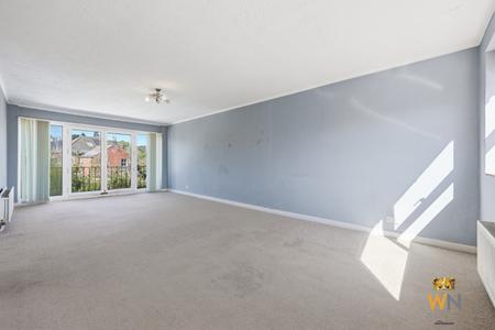 2 bedroom Flat for sale in Hutton Road, Shenfield, Brentwood, CM15