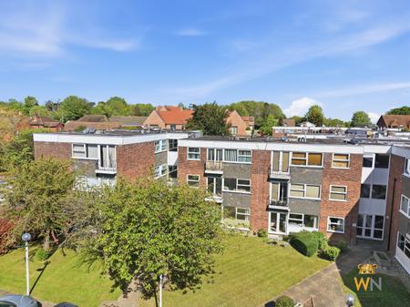 2 bedroom Flat for sale in Hutton Road, Shenfield, Brentwood, CM15