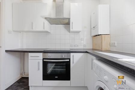 2 bedroom Flat for sale in Hutton Road, Shenfield, Brentwood, CM15