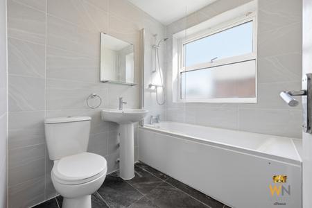 2 bedroom Flat for sale in Hutton Road, Shenfield, Brentwood, CM15