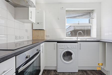 2 bedroom Flat for sale in Hutton Road, Shenfield, Brentwood, CM15