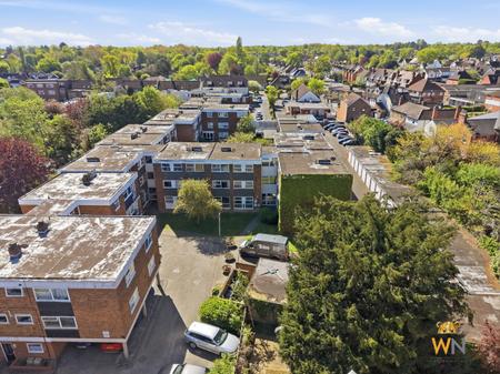 2 bedroom Flat for sale in Hutton Road, Shenfield, Brentwood, CM15