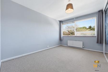 2 bedroom Flat for sale in Hutton Road, Shenfield, Brentwood, CM15