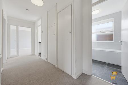 2 bedroom Flat for sale in Hutton Road, Shenfield, Brentwood, CM15