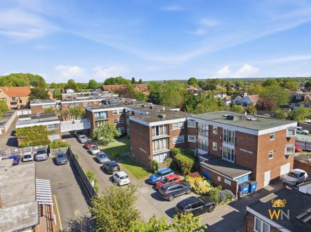 2 bedroom Flat for sale in Hutton Road, Shenfield, Brentwood, CM15