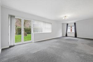 2 bedroom Flat for sale in Hutton Road, Shenfield, Brentwood, CM15