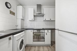 2 bedroom Flat for sale in Hutton Road, Shenfield, Brentwood, CM15