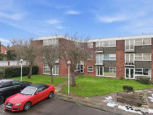 2 bedroom Flat for sale in Hutton Road, Shenfield, Brentwood, CM15
