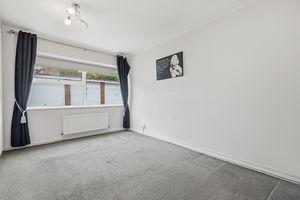 2 bedroom Flat for sale in Hutton Road, Shenfield, Brentwood, CM15