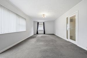 2 bedroom Flat for sale in Hutton Road, Shenfield, Brentwood, CM15