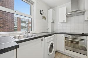 2 bedroom Flat for sale in Hutton Road, Shenfield, Brentwood, CM15