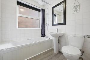 2 bedroom Flat for sale in Hutton Road, Shenfield, Brentwood, CM15