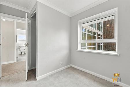2 bedroom Flat for sale in Hutton Road, Shenfield, CM15