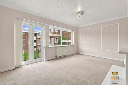 2 bedroom Flat for sale in Hutton Road, Shenfield, CM15